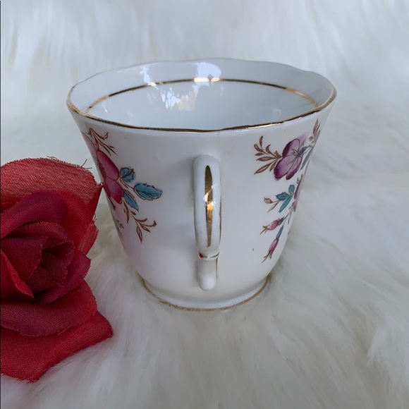 ❗️DONATED❗️ VINTAGE- COLCLOUGH CHINA TEA CUP - Picture 5 of 7
